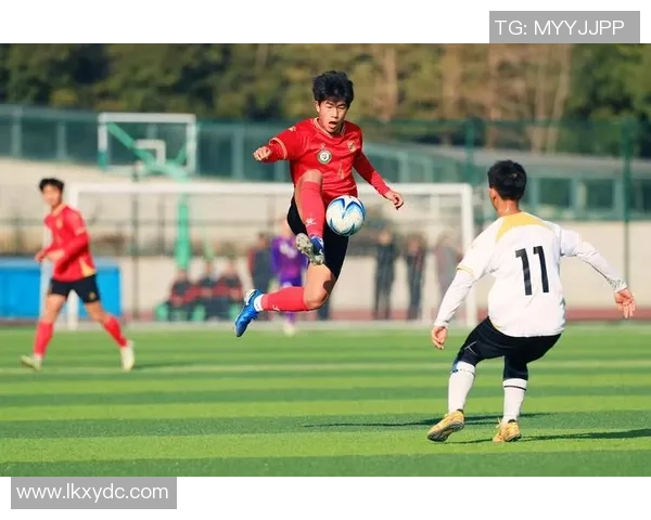 姓庆的足球明星如何在绿茵场上书写传奇人生与辉煌成就